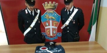 Tenta di fuggire da una perquisizione personale e domiciliare, un arresto a Crotone