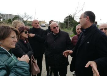 Tromba d’aria a Crotone, il presidente Oliverio nelle zone danneggiate