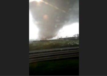 Tromba d’aria avvistata in zona Rocca di Neto sulla SS106 nel crotonese