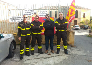 Usb Vigili del Fuoco: in protesta sotto la Prefettura di Crotone per il Colonnello Sergio De Caprio