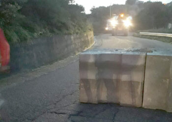 Voragine strada Cirò: Chiusa parte della carreggiata, mezzi pesanti e autobus dirottati per la strada della Cappella