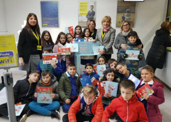 A Crotone Poste Italiane rinnova la tradizione delle letterine a Babbo Natale