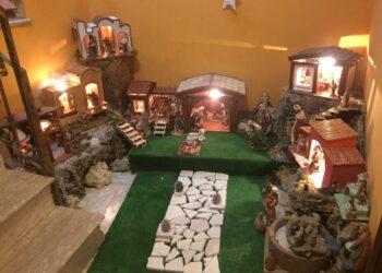 Cirò, Giovanni Vasamì presenta i suoi presepi artistici fatti a mano