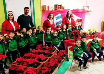 Cirò Marina: Al Baby Kinder Park una giornata dedicata alla piantumazione delle Stelle di Natale