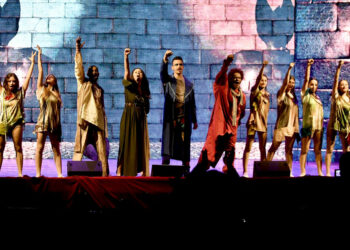 Crotone, Grande successo per lo spettacolo “Esmeralda alla corte dei miracoli”