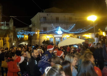 Grande partecipazione di grandi e piccini all’Inaugurazione dei Mercatini di Natale nel Borgo antico di Cirò