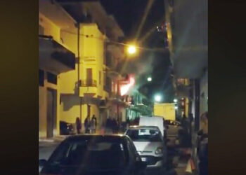 VIDEO: Incendio all’interno di un’appartamento a Cutro abitato da una signora anziana, salvata dai Vigili del Fuoco