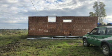 Sequestrato fabbricato abusivo in costruzione a Isola Capo Rizzuto