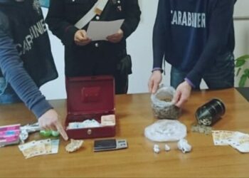 Nascondono la cocaina in una bambola di porcellana, arrestate due persone dai Carabinieri