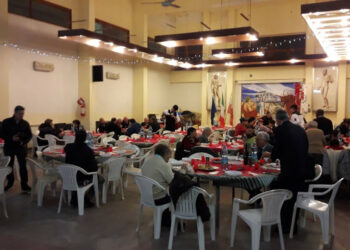 Oltre 80 persone alla Cena di Natale e della Solidarietà nella sala consiliare del Comune di Cirò Marina