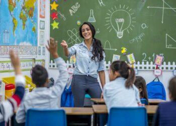 Bando per Personale ATA e Docenti per lavorare all’Estero