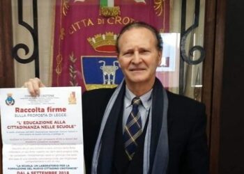 Mille firme raccolte per la proposta di legge inserire l’educazione alla cittadinanza come materia di studio nelle scuole