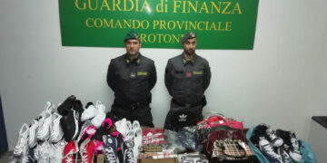 Operazione “Made in Facebook”, sequestrati dalla Finanza di Crotone 700 articoli contraffatti