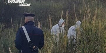 Rinvenimento cadavere a Scandale: i Carabinieri avviano le indagini, fermato presunto autore