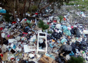 Rinvenuto deposito incontrollato di rifiuti a Cutro, intervengono le Guardie Ecozoofile di FareAmbiente Crotone