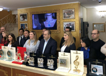 Sanremo: Michele Affidato presenta i premi per il Festival