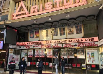 Sanremo: Michele Affidato presenta i premi per il Festival