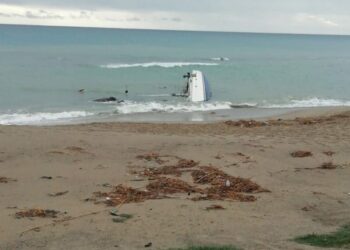Sbarco di 51 migranti nella notte a Torre Melissa, un disperso