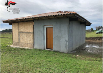Sequestrato fabbricato abusivo in area demaniale, denunciato il presunto committente dei lavori