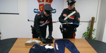 Sorvegliato speciale anzichè ottemperare alla misura, svaligia un negozio di abbigliamento. Arrestato dai Carabinieri