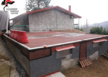 Cotronei: Prosegue i lavori su un fabbricato posto sotto sequestro, deferito dai Carabinieri forestali