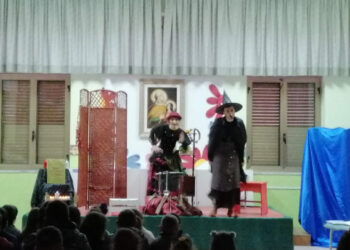 Grande successo per lo spettacolo “U Coscu, Catacumma’ e Pappaciccia” all’Asilo Siciliani di Cirò Marina