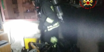In fiamme in un appartamento a Crotone, intervenuti tempestivamente i Vigili del Fuoco di Crotone