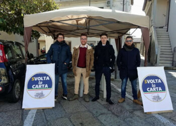 L’Associazione “Svolta la Carta” ha allestito a Cotronei, il gazebo per l’iniziativa “Voce al Cittadino”