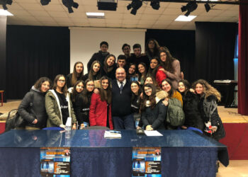 L’Avvocato Gentile presenta “Nella Terra del Niente” agli studenti del Liceo Classico Borrelli di Santa Severina