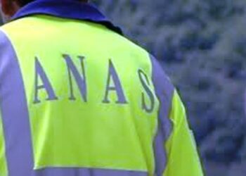 Statale 106 chiusa al traffico a Strongoli, per recupero mezzo pesante incidentato