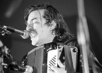 Voleva fare l’artista, Peppe Voltarelli canta Modugno alla XIX edizione del Festival dell’Aurora