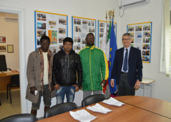 “Philia&Anthropos” e “Ottica medical” donano articoli sanitari e occhiali da vista ai migranti del Regional hub di Sant’Anna