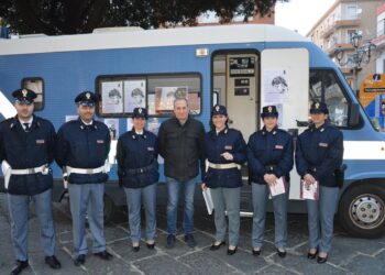 “Progetto Camper – Questo non è amore” Il camper della Polizia di Stato di Crotone contro la violenza di genere