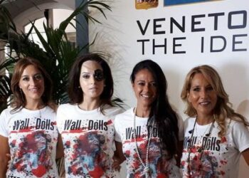 8 marzo: Giusy Versace inaugura a Venezia “Wall of Dolls”