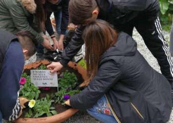 8 marzo: per la Festa della Donna, #piantiamola!