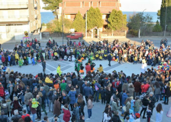 Grande successo del Carnevale a Strongoli, per un giorno la Marina si è trasformata nella fabbrica del divertimento