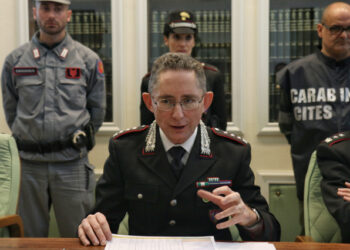 Il Comandante regionale dei Carabinieri Forestali col. Giorgio Maria Borrelli in visita al Gruppo CC Crotone