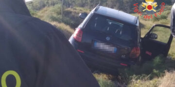 Incidente stradale a Crotone: 67enne trovato morto in auto fuori strada, forse dovuto ad un malore