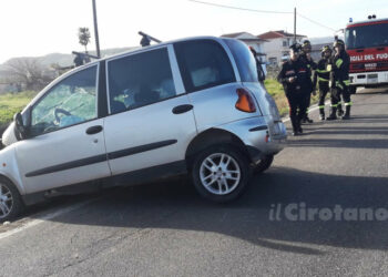 Incidente sulla SS 106 nei pressi del bivio di Strongoli, un ferito grave