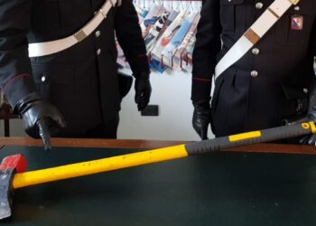 Lo colpisce al volto con un’ascia, i Carabinieri eseguono ordinanza cautelare