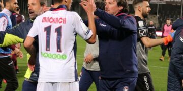 Serie BKT 28esima giornata doppietta di Simy ed il Crotone batte 2-0 la Salernitana