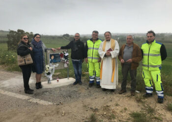 Benedetta la lapide in ricordo di Giovanni Nicolosi, che ha perso la vita nel 2010 in un tragico incidente sulla S.S.106