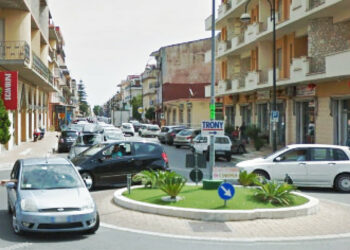 Cirò Marina, decoro urbano: “divieto di sosta” in via Roma, via Tirone e via Scalaretto. Ecco le date