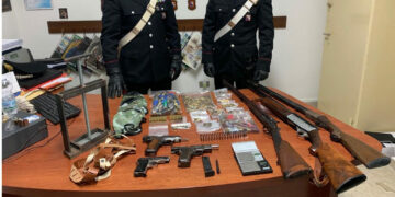 Due coniugi di Isola Capo Rizzuto detenevano armi da fuoco clandestine in un magazzino, arrestati dai Carabinieri