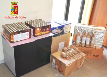 Fermati tre soggetti lungo la SS106 con a bordo dell’auto materiale pirotecnico, sottoposti agli arresti domiciliari