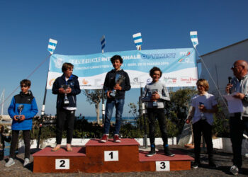 Il Club Velico Crotone supera la selezione di Bari e vola verso Napoli per la Roadmap per gli Europei e Mondiali