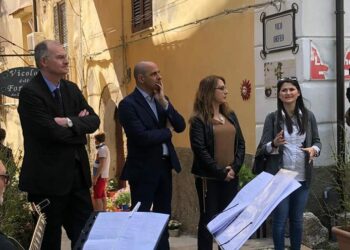 “Il vicolo della Fortuna”. Un nuovo gesto d’amore dei giovani per Crotone