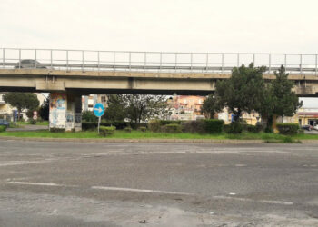 Lunedi 15 aprile, “divieto di sosta” sotto il ponte della SS 106 ingresso Cirò Marina