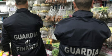 Maxi sequestro della Finanza di uova decorative pasquali pericolosi importati direttamente dalla Cina