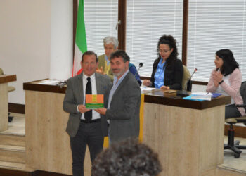 Presentato a Crotone dossier di Legambiente sulla buona accoglienza, premiato Gino Murgi Sindaco di Melissa